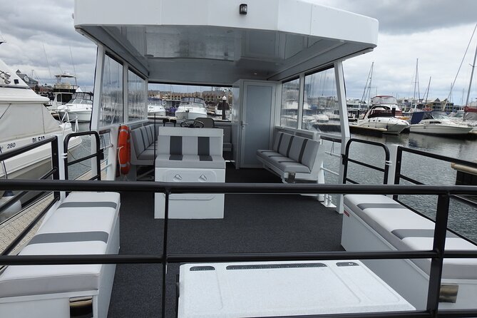 1 Hour Deluxe Scenic Dolphin Cruise - Finding dolphins in Mandurah’s waterways