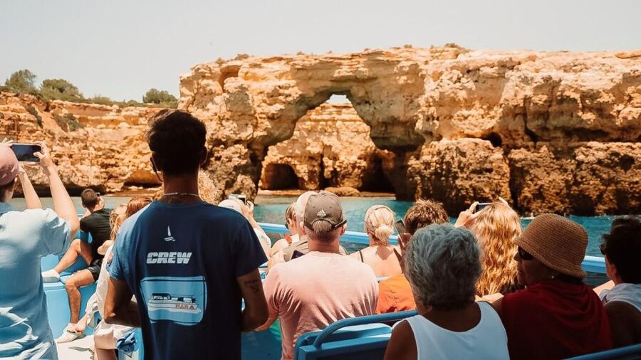 Albufeira: 2.5-Hour Dolphin Watching and Caves Trip - Albandeira and Praia da Marinha by sea