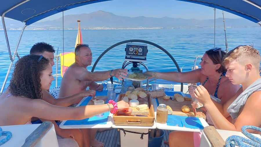 Always private 4 hour - Sail- dolphin Yacht Charter-paddle - Key things to know before you book