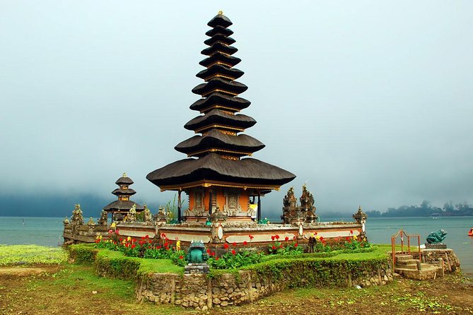 Amazing Private Tours: Dolphins Lovina and Gitgit Waterfall include Lunch - Who should choose this demanding day?