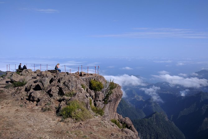 Arieiro Peak and Cristo Rei 4x4 Experience + Dolphins Watching - The break before the 3:00 p.m. catamaran