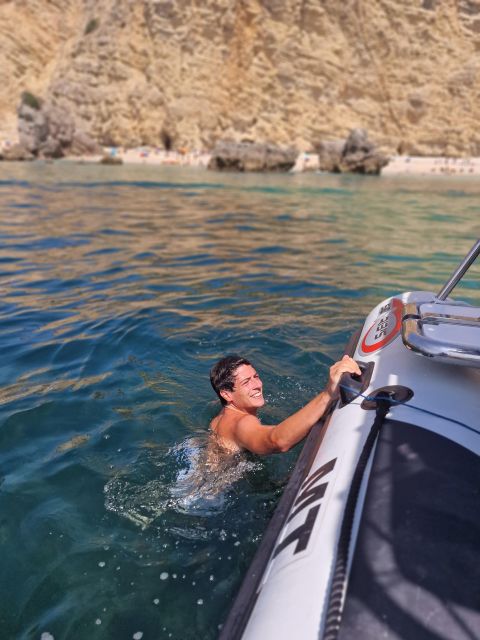 Arrábida Natural Park/Sesimbra: Dolphin Watching - The 30-minute safety briefing