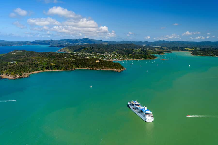 Auckland: Bay of Islands Day Tour with Dolphin Cruise - Otehei Bay gives you 90 minutes to choose your pace