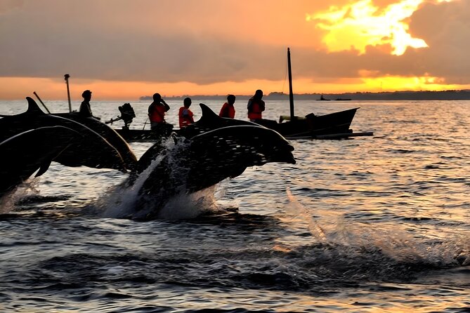 Bali Dolphin Watching Sunrise Tour in Lovina Beach - Candi Kuning Market and the taste of Bedugul