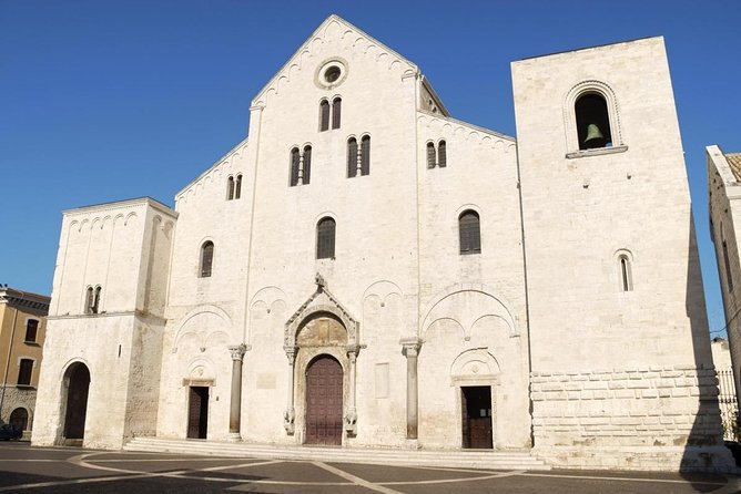 Bari sailing cruise in search of dolphins - Sailing away from Bari’s port