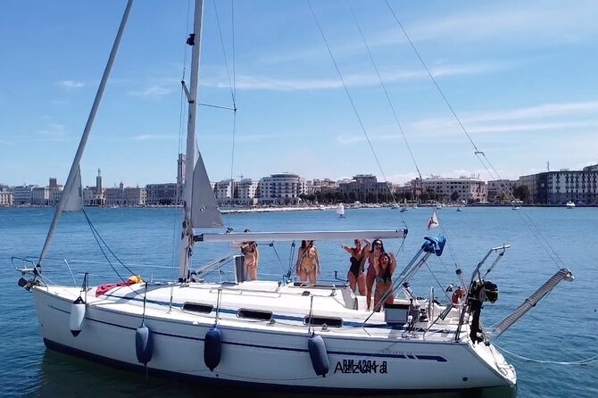 Bari sailing cruise in search of dolphins - Group size, language, and comfort