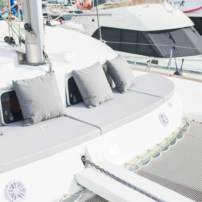 Benalmádena: Catamaran with dolphin watching and drinks - Food, drinks, and the practical comforts