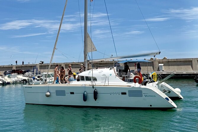 Benalmádena: Sailing and Dolphin Watching with Snacks and Drinks - Who should book this Benalmádena boat trip?