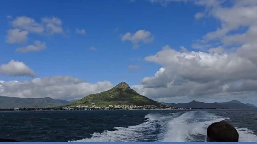 Black River: Swim with Dolphin Speed Boat Tour with lunch - Île aux Bénitiers, lunch, and beach time