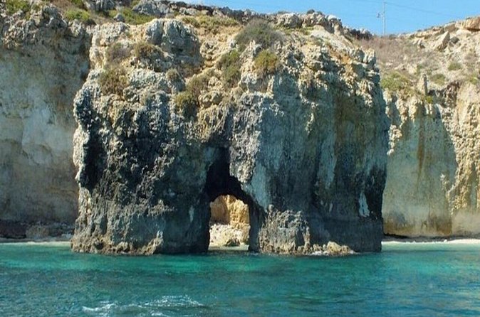 Boat tour with dolphin sighting - The Blue Grotto’s changing light