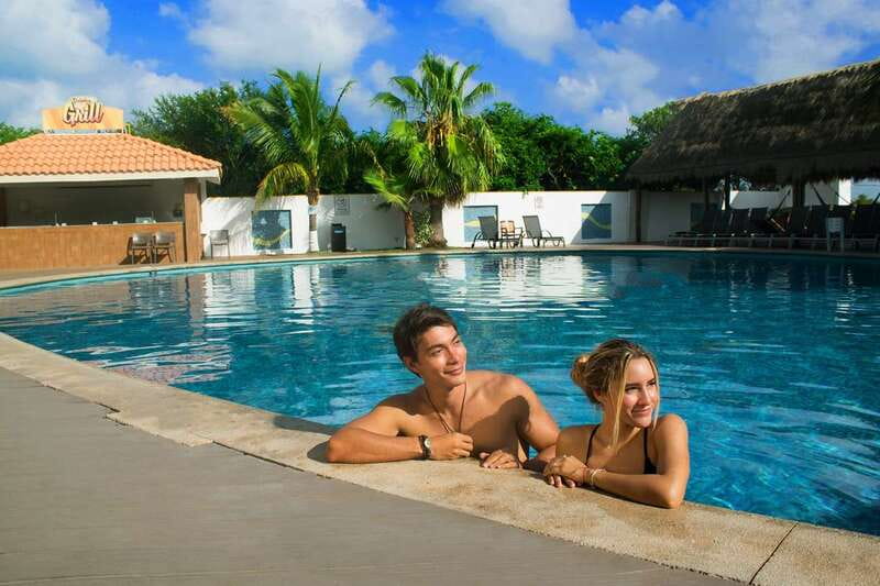 Cancún: Dolphin Encounter on Isla Mujeres with Buffet - Who will enjoy this most?