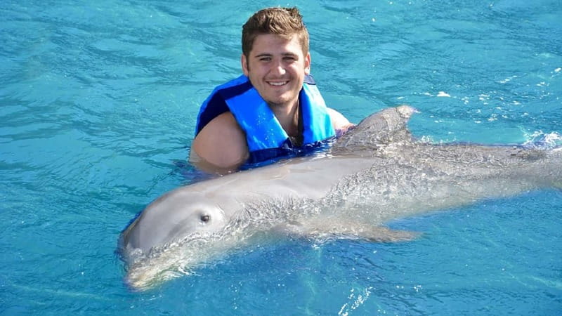 Cancún: Dolphin Encounter on Isla Mujeres with Buffet - What happens before the dolphin contact
