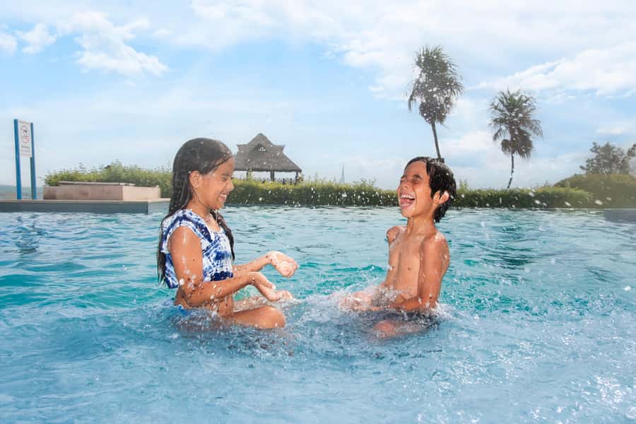 CANCUN: Dolphin Swim Adventure with buffet and soft drinks - Is the $109 price fair?