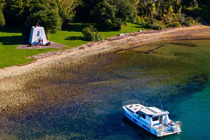 Captain Cook and Dolphin Cruise - Rare birds around Motuara Island