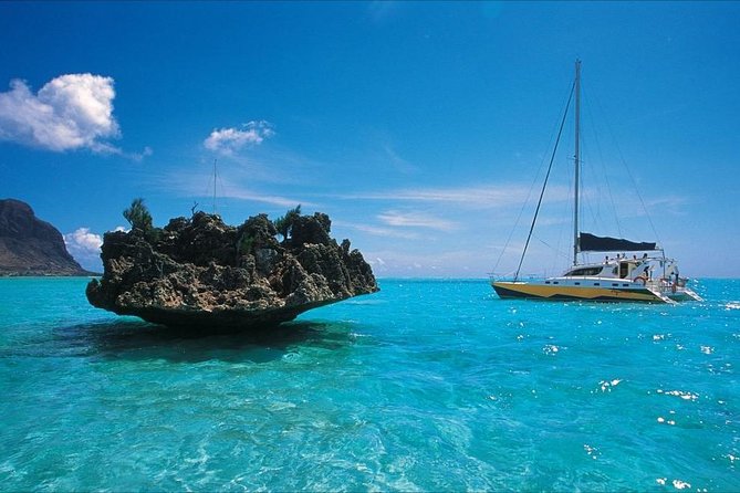 Catamaran Cruise to Ile Aux Bénitiers: Dolphin watch, Crystal Rock & Transfer - Early pickup and the journey to Rivière Noire