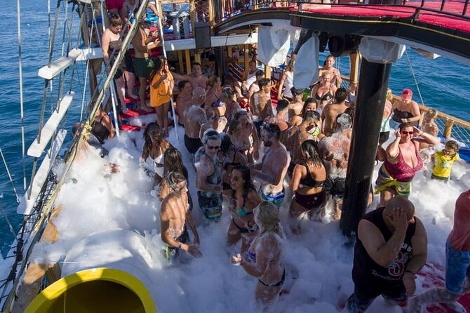 Dolphin Boat Blue Laguna With Rivertrip - The foam party changes the tone