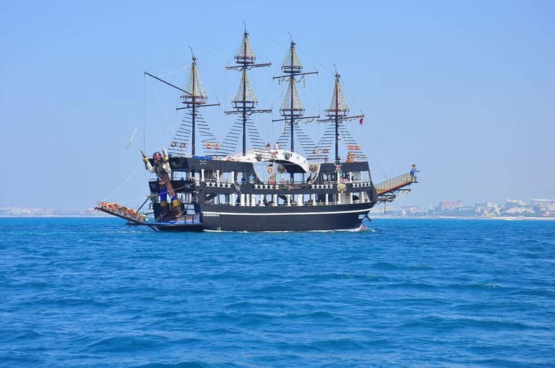 Dolphin Island Boat Trip with Swimming & Lunch - Lunch on a moving boat