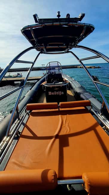 Dolphin safari every evening - Why the skipper can make or break the outing