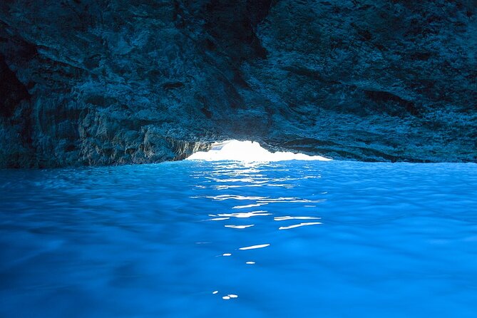 Dolphin, Sea Cave, Captain Cook, Kealakekua Bay Reef Snorkeling - Why the Zodiac ride changes the whole experience
