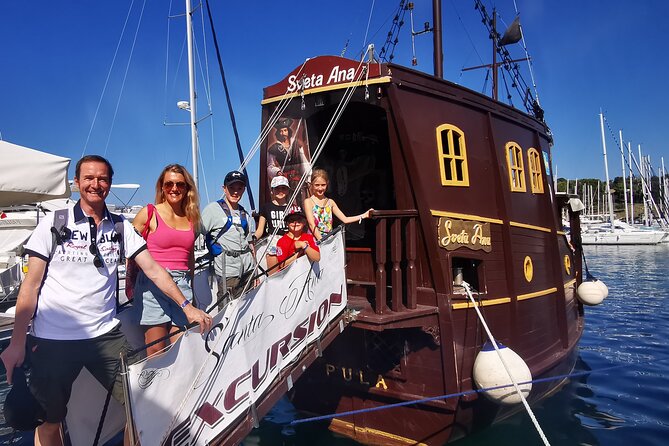 Dolphin Watching Boat Trip around Vrsar - Boarding the wooden Sveta Ana in Vrsar