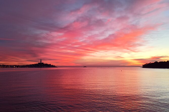 Dolphin Watching Sunset Speedboat Tour with Drinks in Rovinj - Meeting the boat at the end of the pier