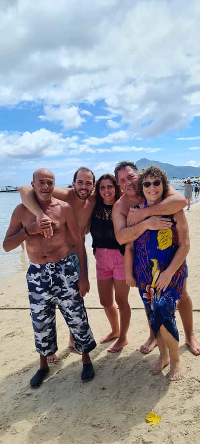 Dolphins: Private, Snorkel, CrystalRock, ileoBenitiers,lunch - Lunch on Ile aux Bénitiers