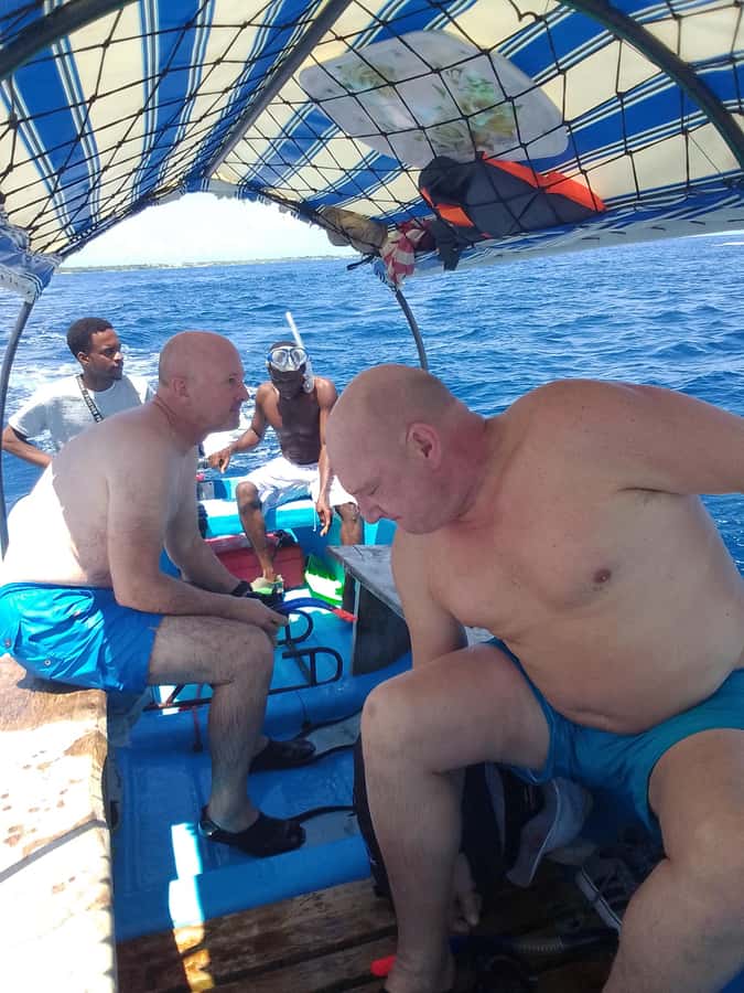 Dolphins & Snorkeling Zanzibar: Mnemba Island Tour - One hour looking for dolphins
