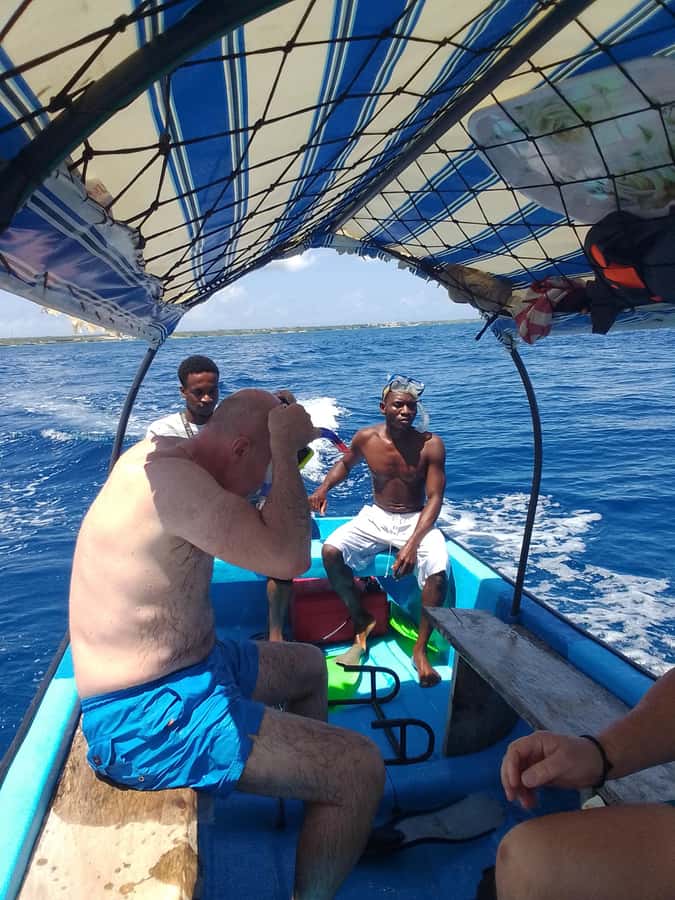 Dolphins & Snorkeling Zanzibar: Mnemba Island Tour - Guide language and group arrangements