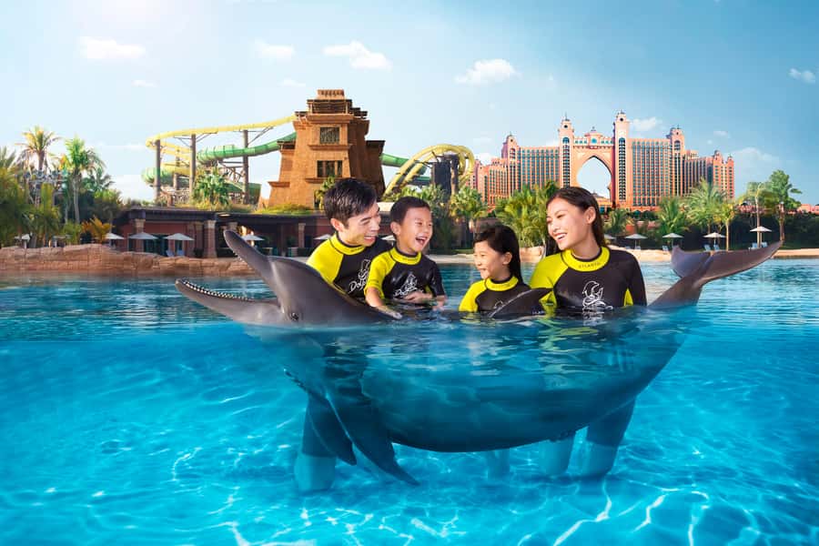 Dubai: Dolphin Encounter & Aquaventure Waterpark Ticket - Meeting the dolphin at Atlantis the Palm