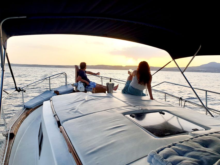 Estepona: Dolphin Search Boat Trip with Drink and Snacks - Snacks, drinks, and the family touch