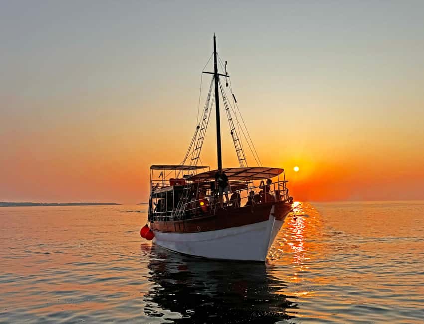 Fazana: Dolphin Finder in Brijuni islands Safari with Dinner - Leaving Fažana from the white lighthouse