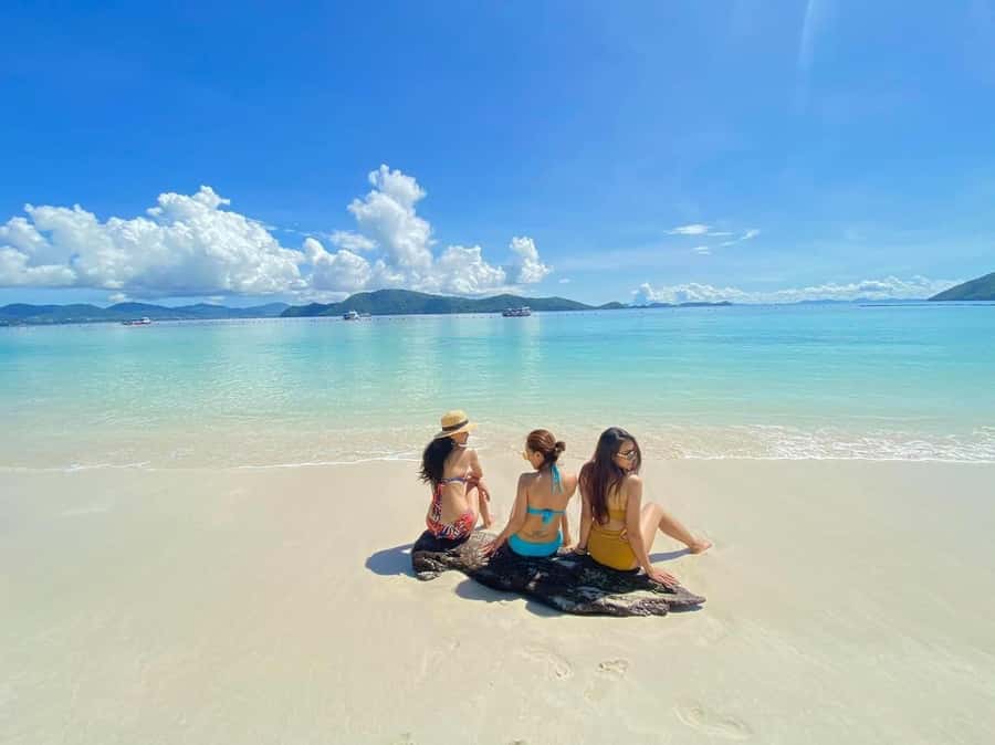 From Phuket: Racha & Maiton Island Dolphin Expedition - Racha Yai is the main beach break