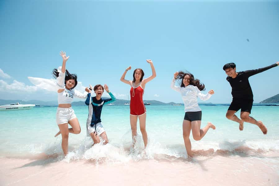 From Phuket: Racha & Maiton Island Dolphin Expedition - Who will enjoy this boat trip most