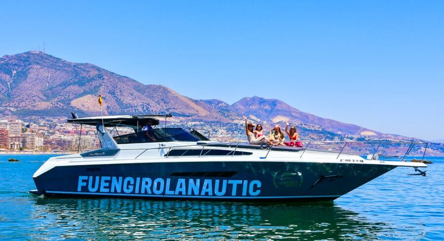 Fuengirola: Dolphin Watching by Yacht with Snacks and Drinks - Searching the Water for Dolphins