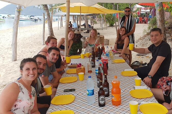 Full-Day Dolphin Watching Cruise in Mauritius - Barbecue lunch on Bénitiers Island