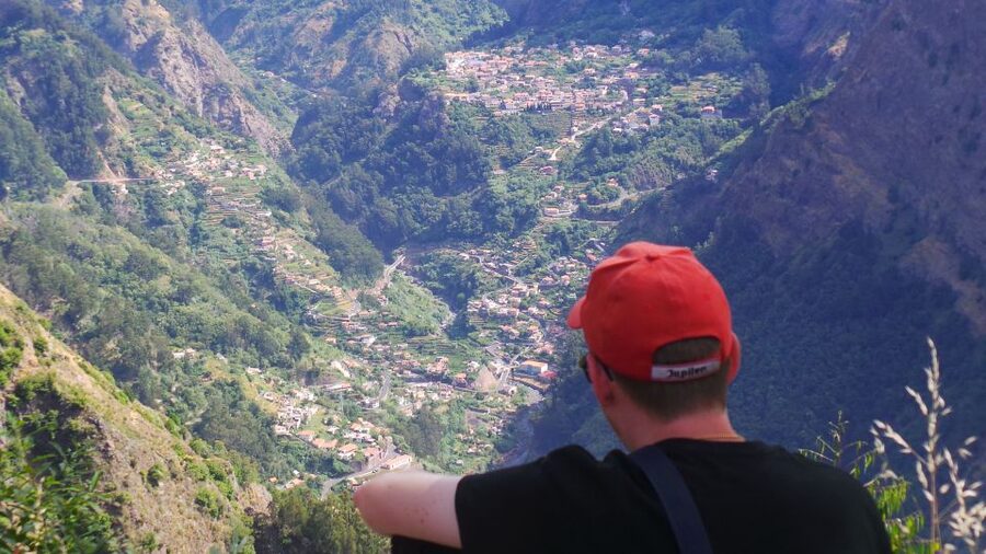 Funchal: Cabo Girão, Wines Tasting and Dolphins Watching - Cabo Girão and the €3 glass platform