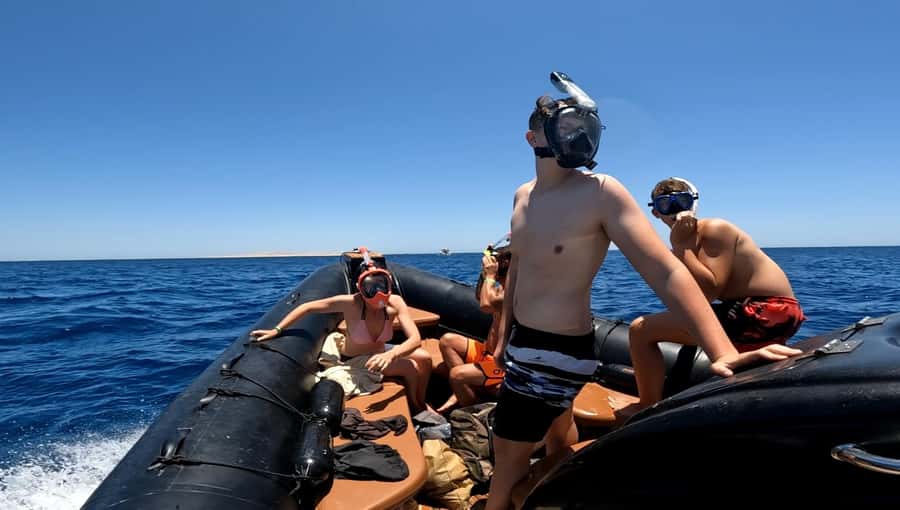 Hurghada: 3-Island Speedboat, Dolphin Watching & Snorkeling - Giftun Island combines dolphins and the first reef stop