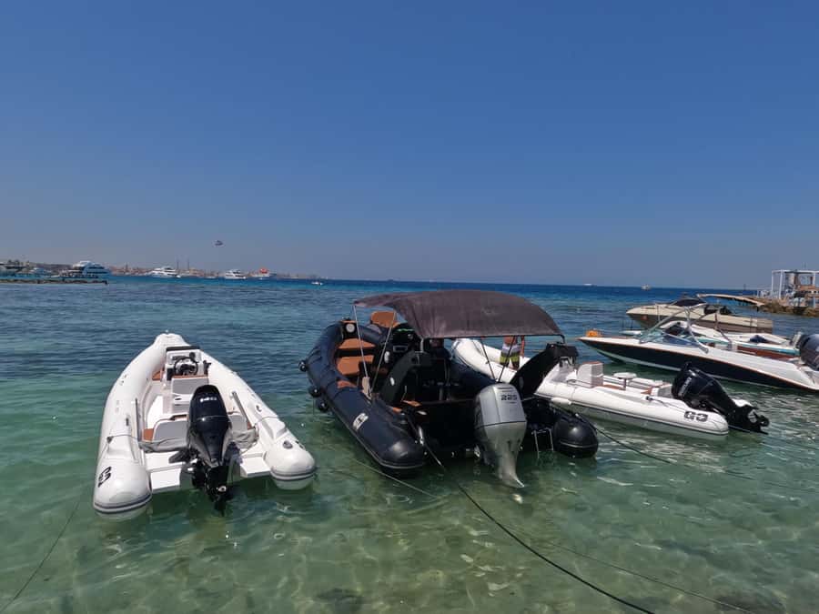 Hurghada: 4 Island Hopping Tour Dolphin, Snorkeling & Lunch - Group size, crew, and comfort