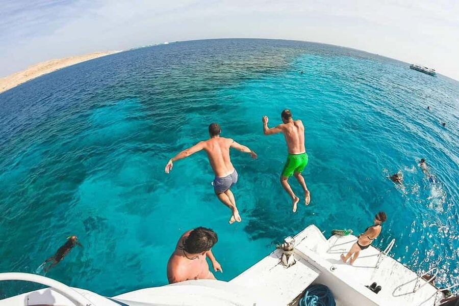 Hurghada: Dolphin & Coral Reef Snorkeling Tour with Lunch - Giftun Island and the optional water ride