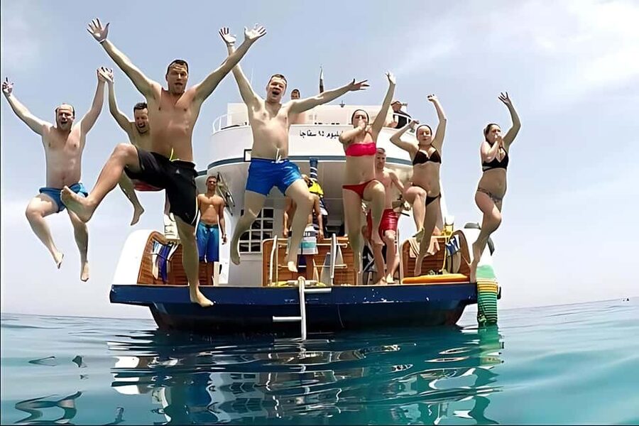 Hurghada: Dolphin Watching Boat Tour with Snorkeling & Lunch - What the $25 price really includes