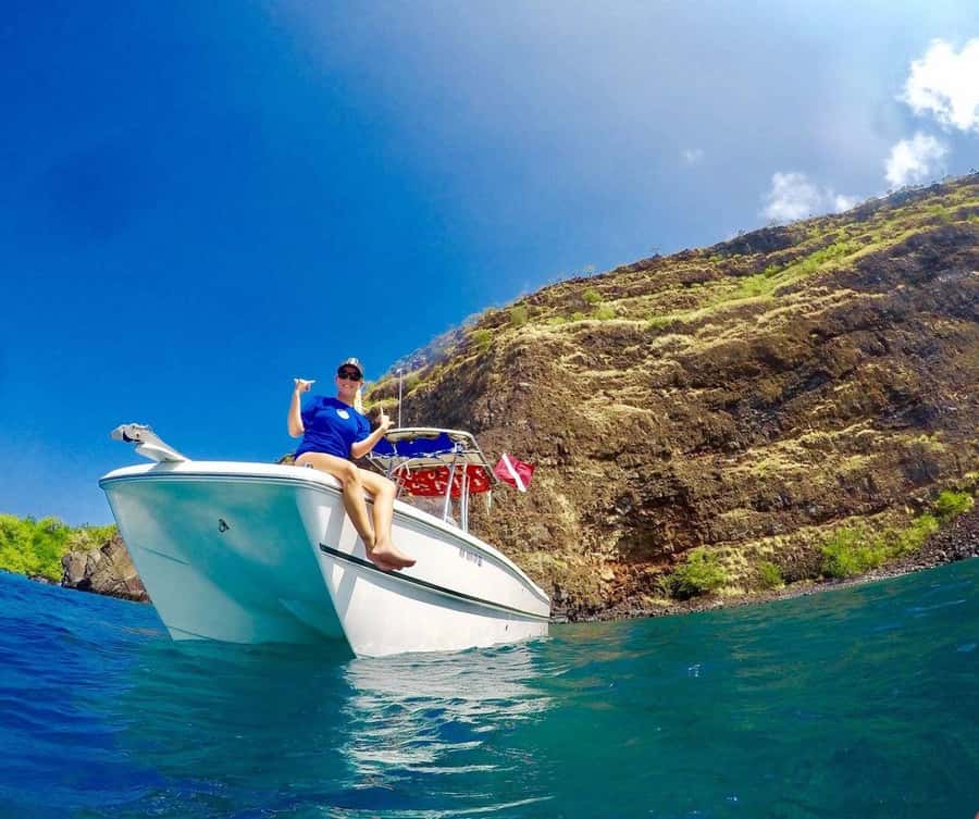 Kailua Kona: Dolphin, Sea Cave and Captain Cook Snorkel Tour - Why Captain Cook Monument is the main event