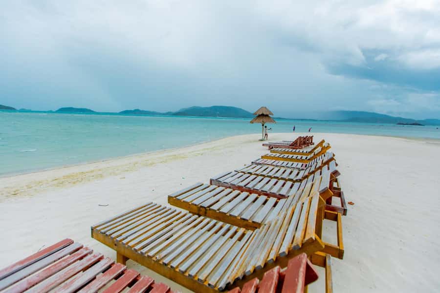 Koh Samui: Pink Dolphin Spotting & Pig Island Speedboat Tour - The speedboat ride and morning logistics
