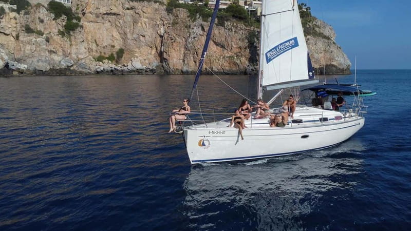 La Herradura: Sailing with a view of dolphins - Watching for dolphins in open water