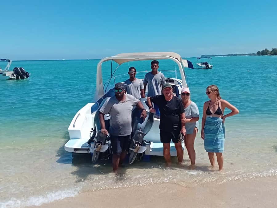 La Preneuse: Dolphin Watching and Snorkeling Speedboat Tour - Booking, timing, and cancellation