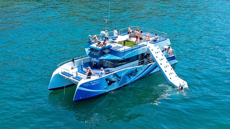 Lagos: Dolphins & Caves - Catamaran - What the snack and onboard facilities add