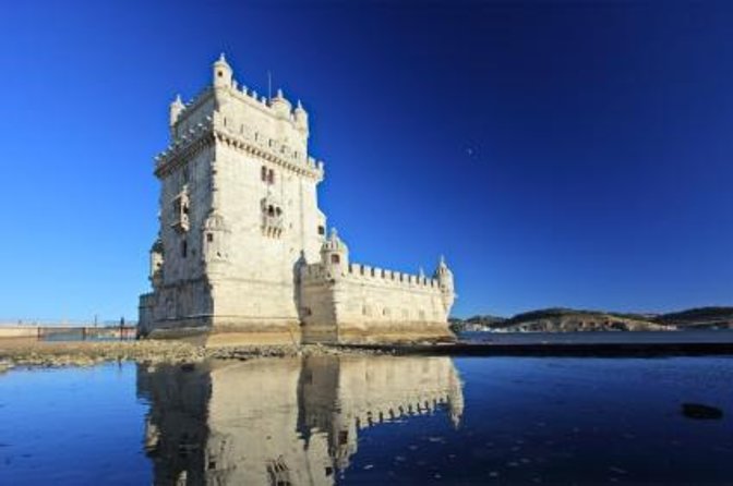 Lisbon: Dolphin Watching with Marine Biologist - Small Group - Key points at a glance