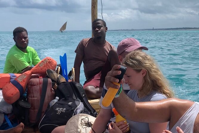 Luxury Swimming with DOLPHINS IN MNEMBA and LUNCH - Lunch on the beach, with one important warning