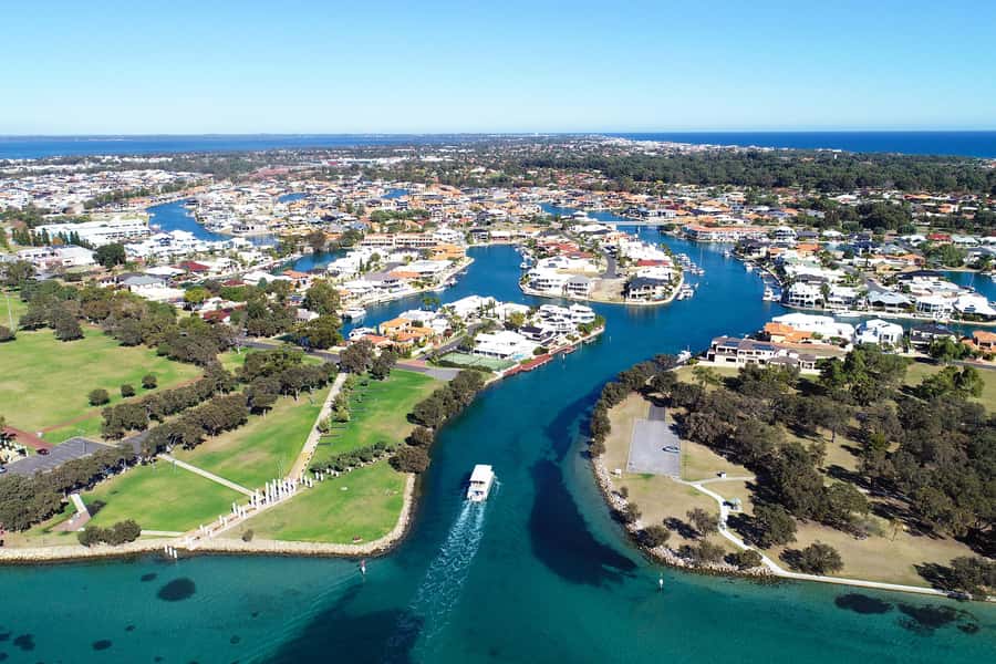 Mandurah: Dolphin and Views Cruise - Live commentary that connects the scenery