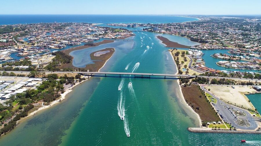Mandurah: Dolphin and Views Cruise - Who will enjoy it most