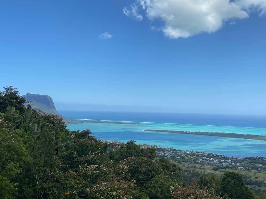 Mauritius: Dolphins watch half-day - The speedboat ride and safety briefing